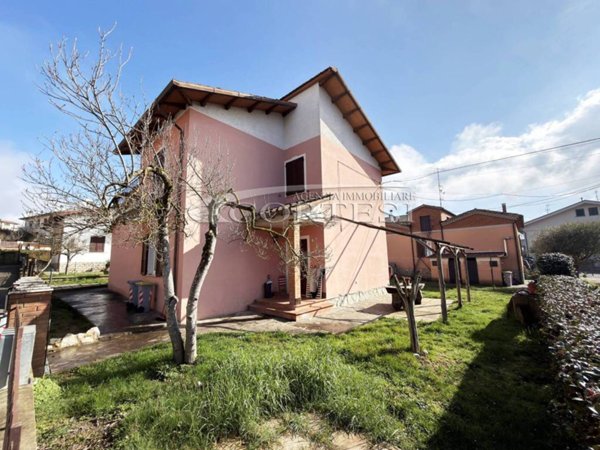 casa indipendente in vendita a Città di Castello in zona Promano