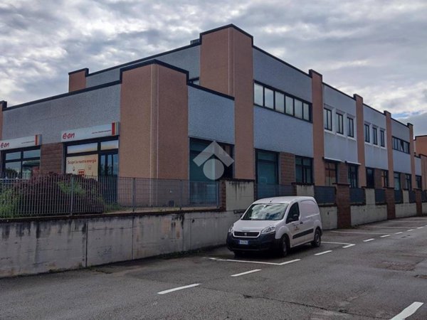 negozio in vendita a Città di Castello in zona Riosecco
