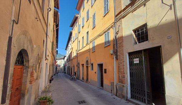 locale commerciale in vendita a Città di Castello