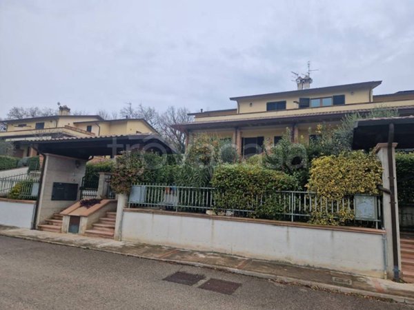 casa indipendente in vendita a Collazzone