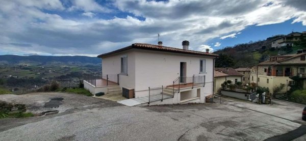 casa indipendente in vendita a Collazzone in zona Gaglietole