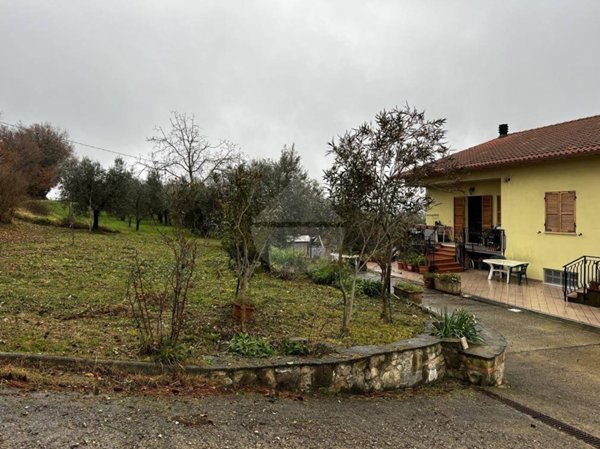 casa indipendente in vendita a Collazzone in zona Canalicchio
