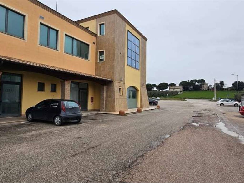negozio in vendita a Collazzone in zona Collepepe
