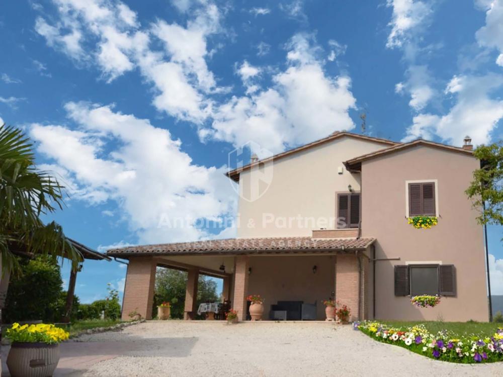 casa indipendente in vendita a Collazzone