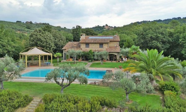 casa indipendente in vendita a Collazzone