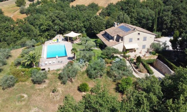 casa indipendente in vendita a Collazzone