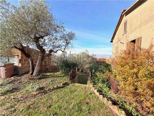 casa indipendente in vendita a Collazzone