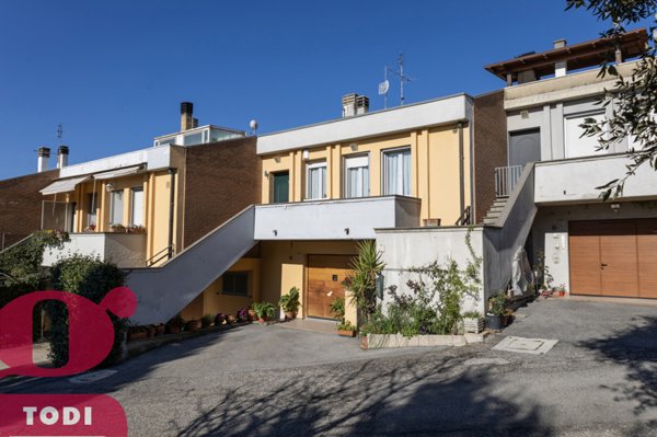 casa indipendente in vendita a Collazzone