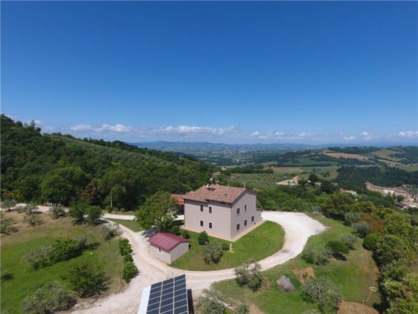 casa indipendente in vendita a Collazzone