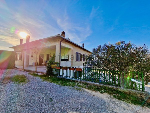 casa indipendente in vendita a Collazzone