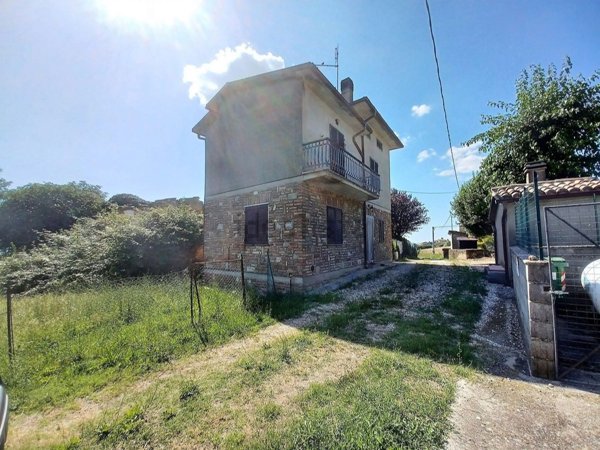 casa indipendente in vendita a Collazzone