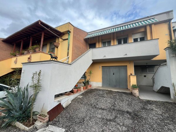 casa indipendente in vendita a Collazzone in zona Piedicolle