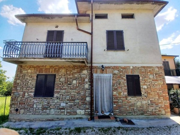 casa indipendente in vendita a Collazzone