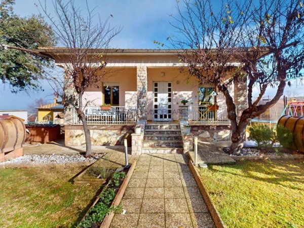 casa indipendente in vendita a Collazzone in zona Piedicolle