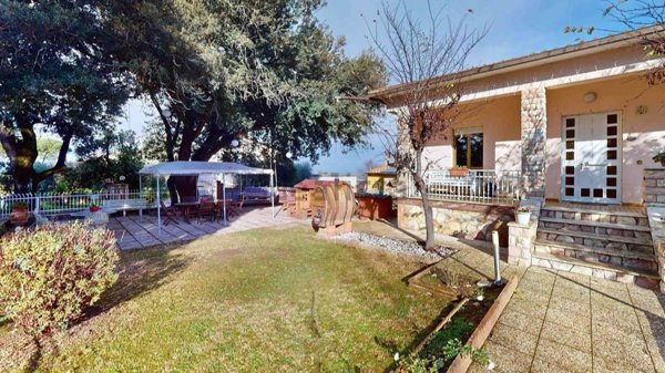 casa indipendente in vendita a Collazzone in zona Piedicolle