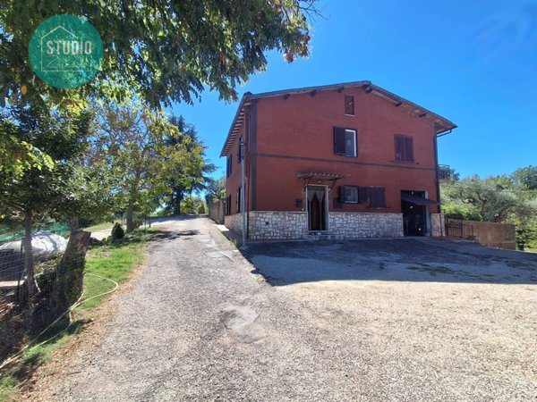 casa indipendente in vendita a Collazzone