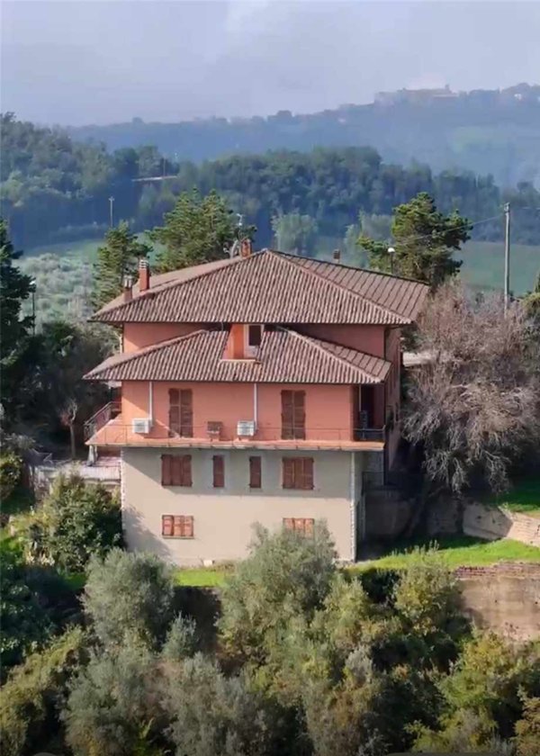 casa indipendente in vendita a Collazzone