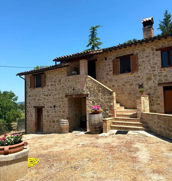 casa indipendente in vendita a Collazzone
