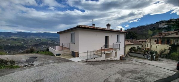 casa indipendente in vendita a Collazzone in zona Gaglietole