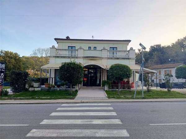 locale commerciale in vendita a Collazzone