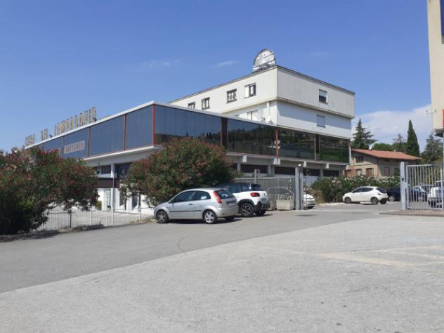 negozio in vendita a Corciano in zona Ellera Chiugiana