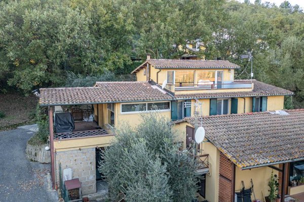 casa indipendente in vendita a Corciano in zona Ellera Chiugiana