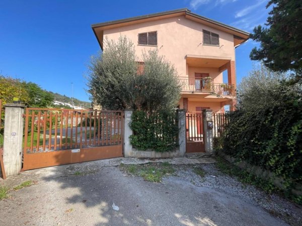 casa indipendente in vendita a Corciano in zona Ellera Chiugiana
