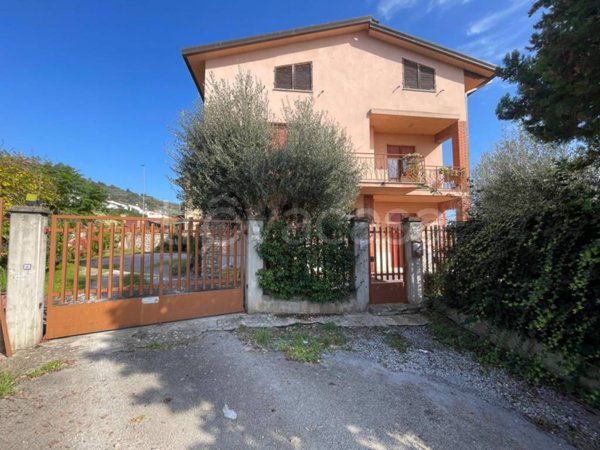 casa indipendente in vendita a Corciano in zona Ellera Chiugiana