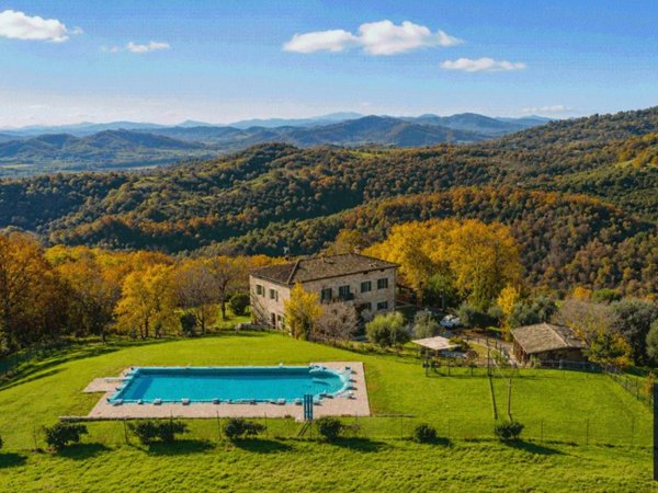 casa indipendente in vendita a Corciano in zona Castelvieto