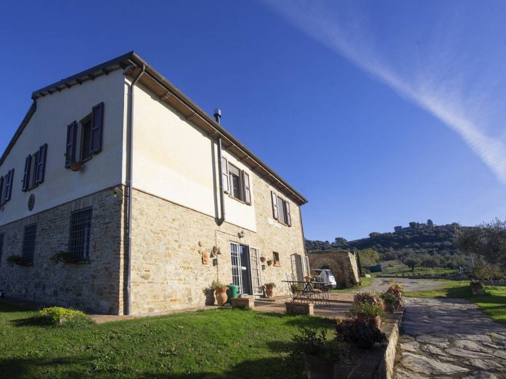 casa indipendente in vendita a Corciano in zona Castelvieto