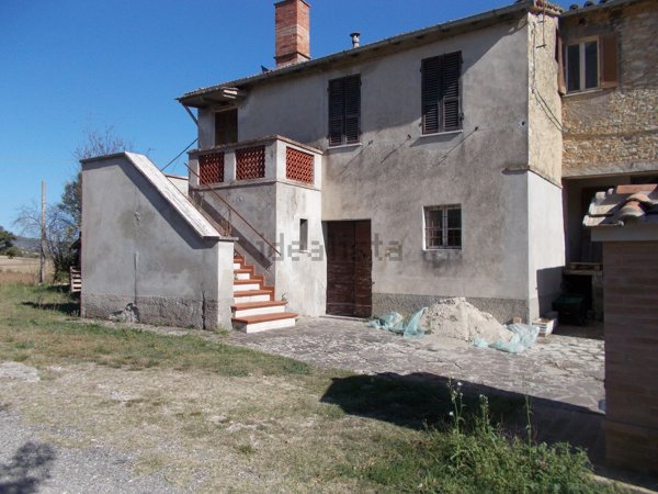 casa indipendente in vendita a Corciano