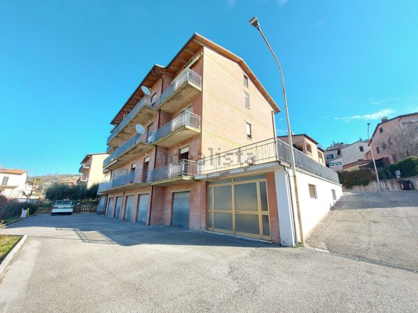 locale di sgombero in vendita a Corciano in zona San Mariano