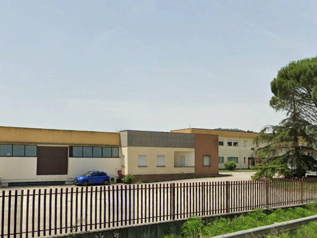 locale commerciale in vendita a Corciano