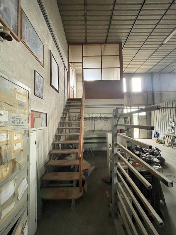 capannone in vendita a Corciano in zona Ellera Chiugiana