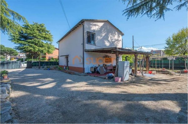 casa indipendente in vendita a Corciano in zona Ellera Chiugiana