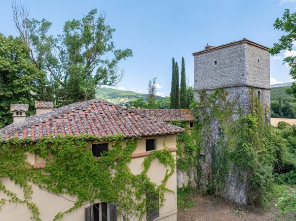locale di sgombero in vendita a Corciano in zona Mantignana