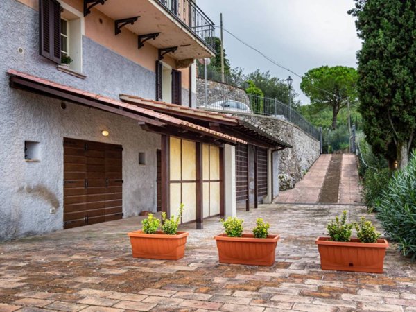 casa indipendente in vendita a Corciano in zona Capocavallo