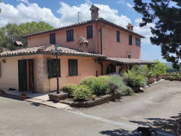 casa indipendente in vendita a Corciano