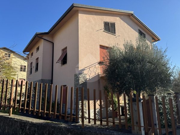 casa indipendente in vendita a Corciano in zona Ellera Chiugiana