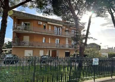 locale di sgombero in vendita a Corciano