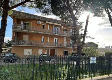 locale di sgombero in vendita a Corciano