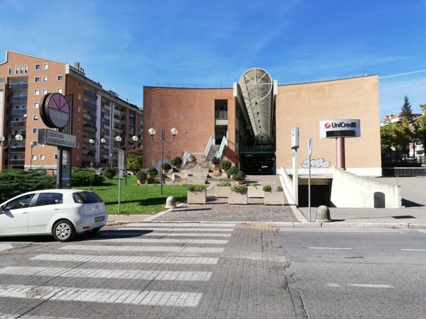 locale commerciale in vendita a Corciano in zona Ellera Chiugiana