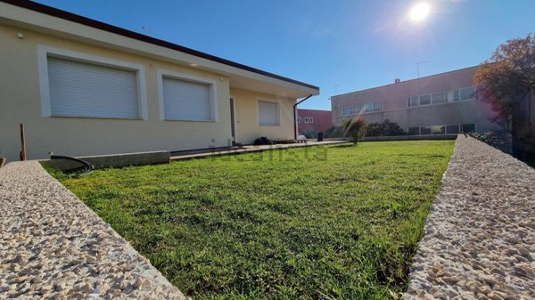 casa indipendente in vendita a Corciano in zona Ellera Chiugiana