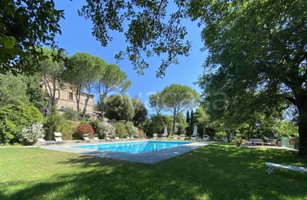 locale di sgombero in vendita a Corciano