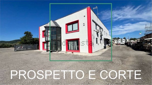 capannone in vendita a Corciano