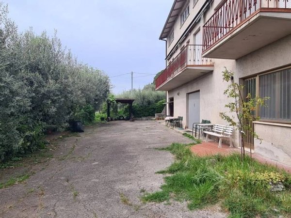 casa indipendente in vendita a Corciano in zona Ellera Chiugiana