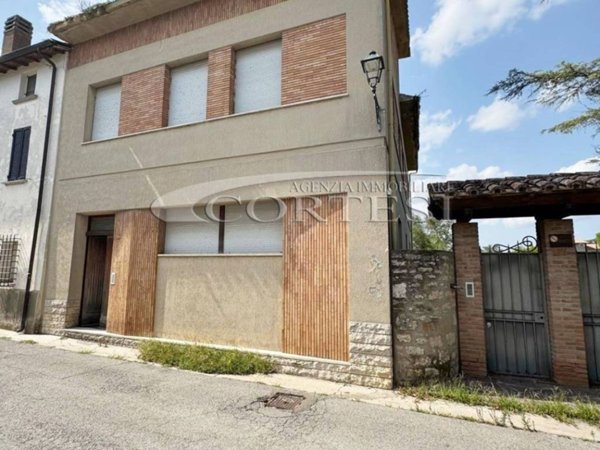 casa semindipendente in vendita a Corciano