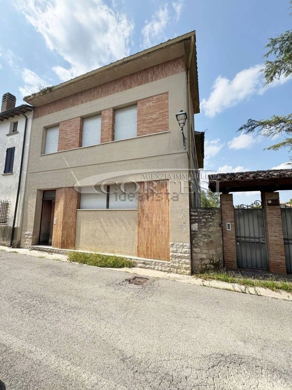 casa semindipendente in vendita a Corciano