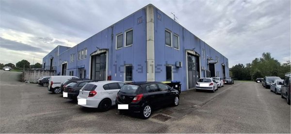 capannone in vendita a Corciano in zona Ellera Chiugiana