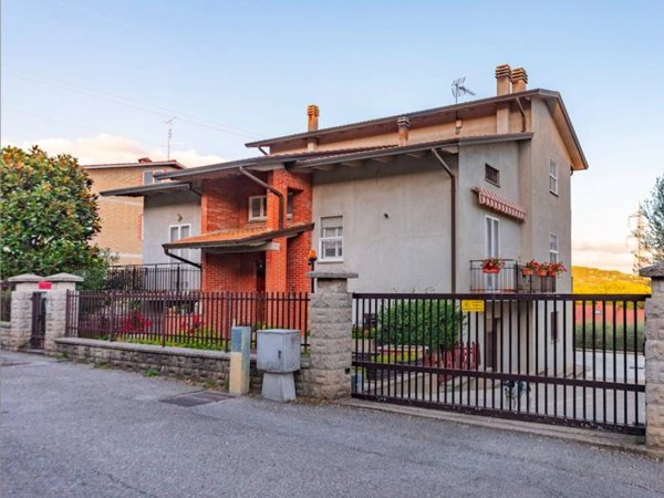 casa indipendente in vendita a Corciano in zona San Mariano